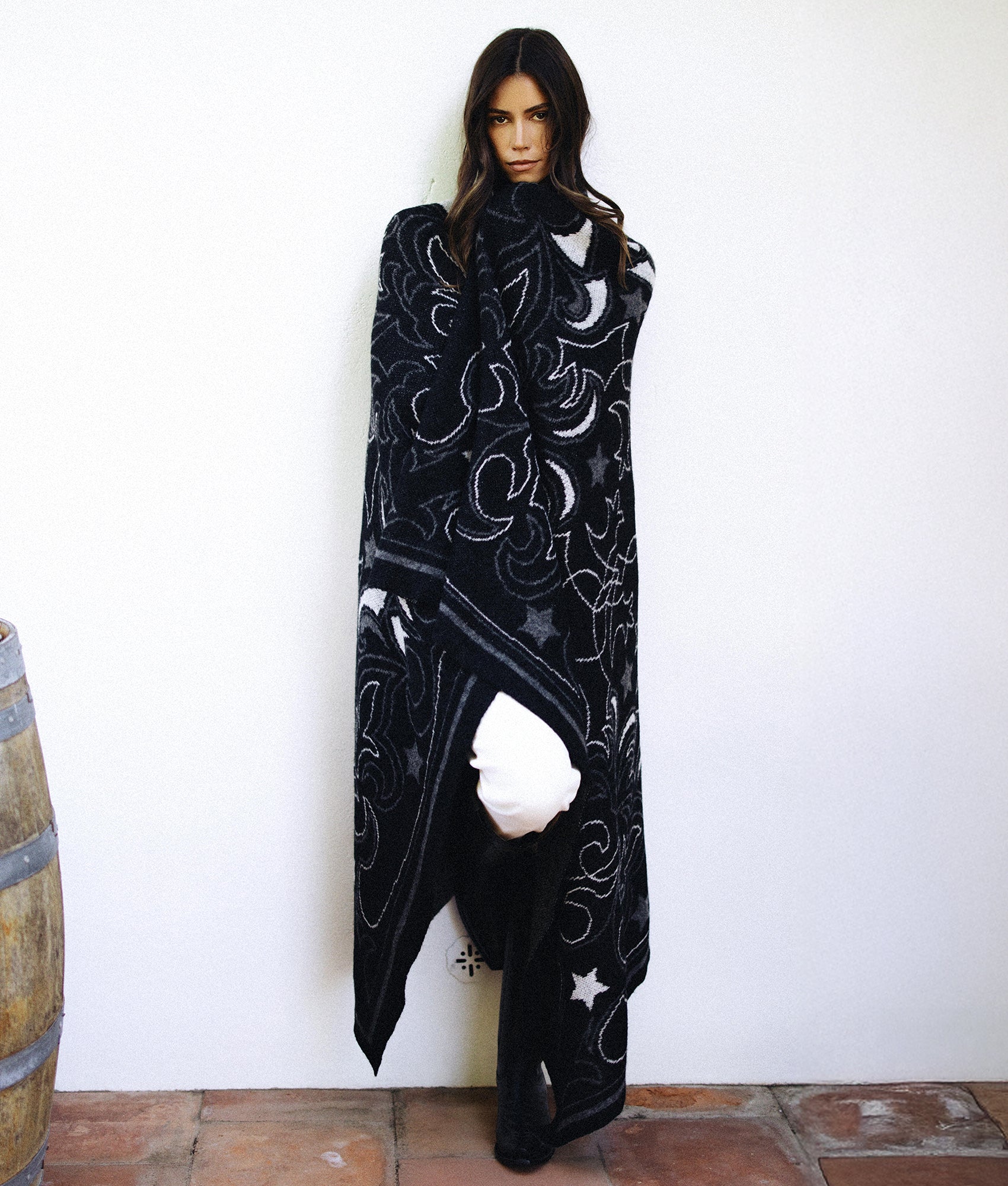 The Lodge Blanket :: Black/ White - Image 2