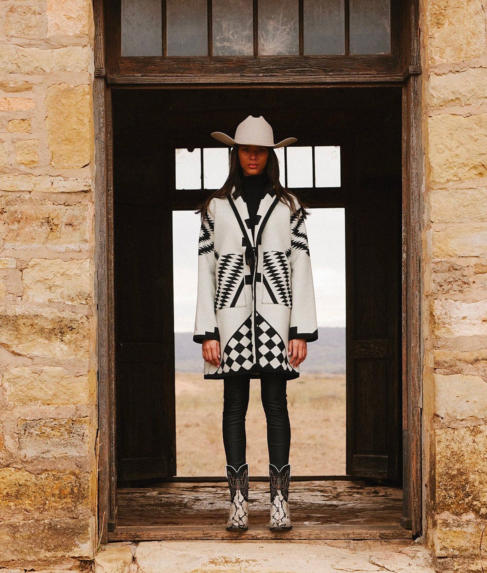 Dale Exotic :: Black/White + Black - Image 10